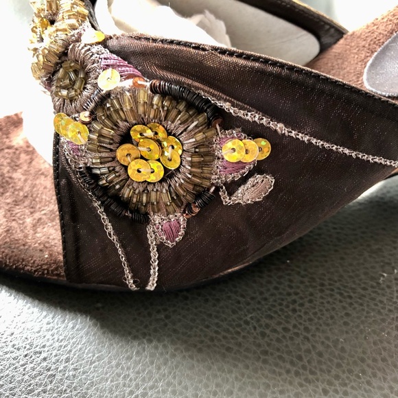 Brand new soft surrounding wedges with beautiful beading. - Picture 2 of 3